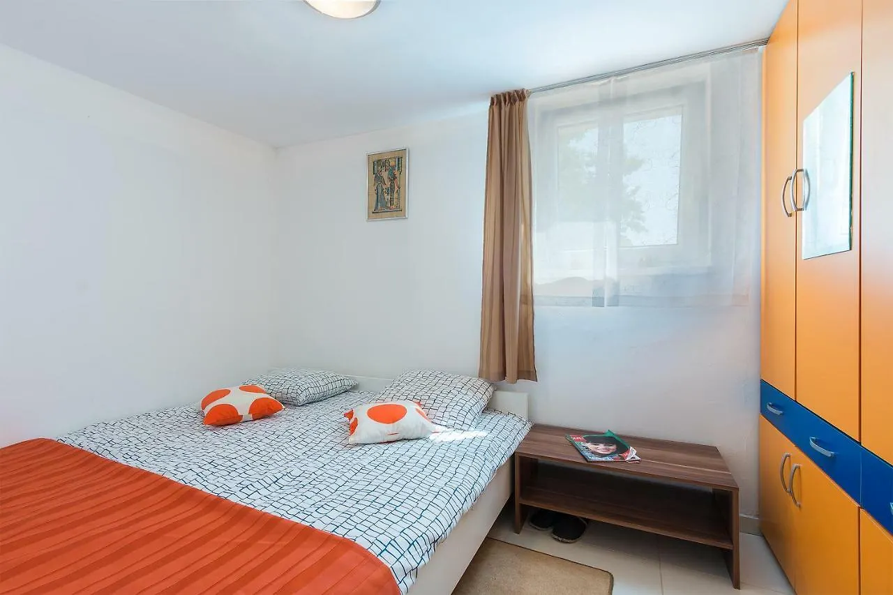 Apartments Salak Pula 0*,