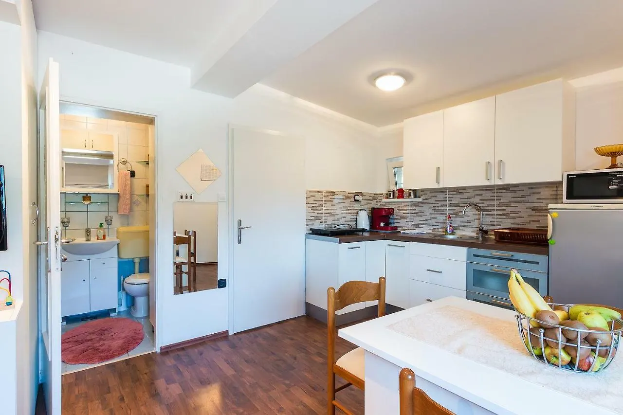 Apartments Salak Pula 0*,