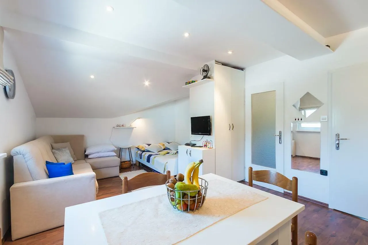 Apartments Salak Pola